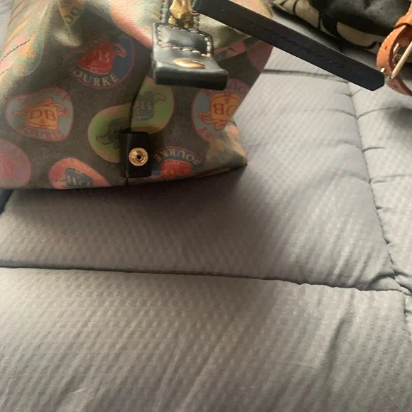 Dooney & Bourke Medallion Print Large Satchel. - Picture 6 of 9